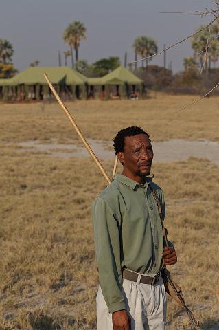 269 Kalahari woestijn, bosjesmannen.jpg